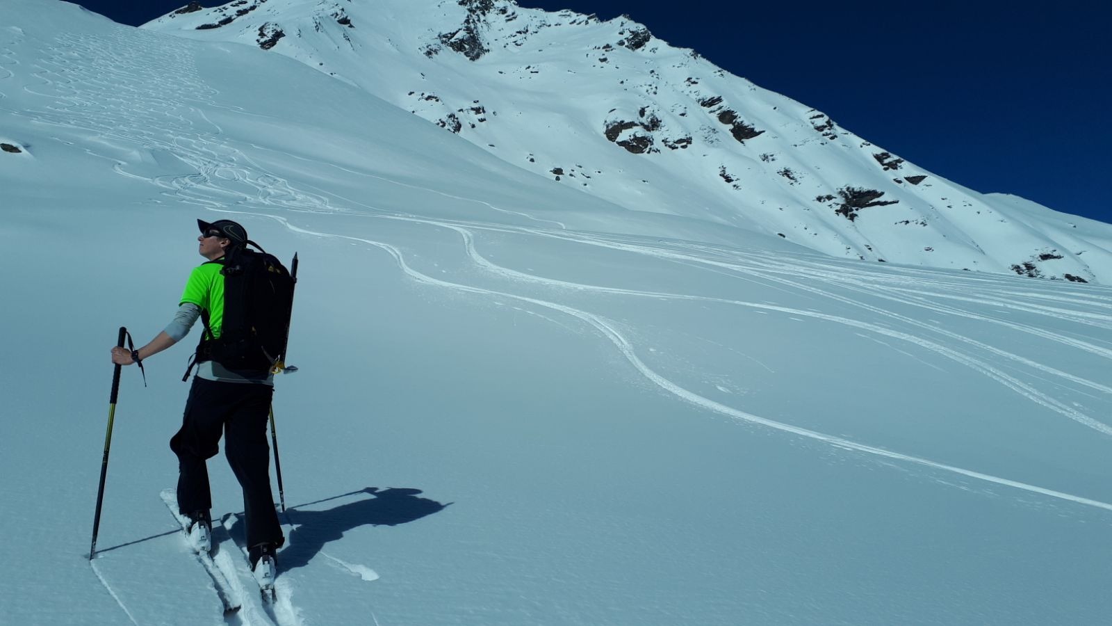 Ski touring perfect powder 