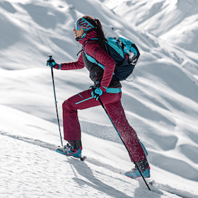 Comment les femmes s'équipent pour le ski de rando?